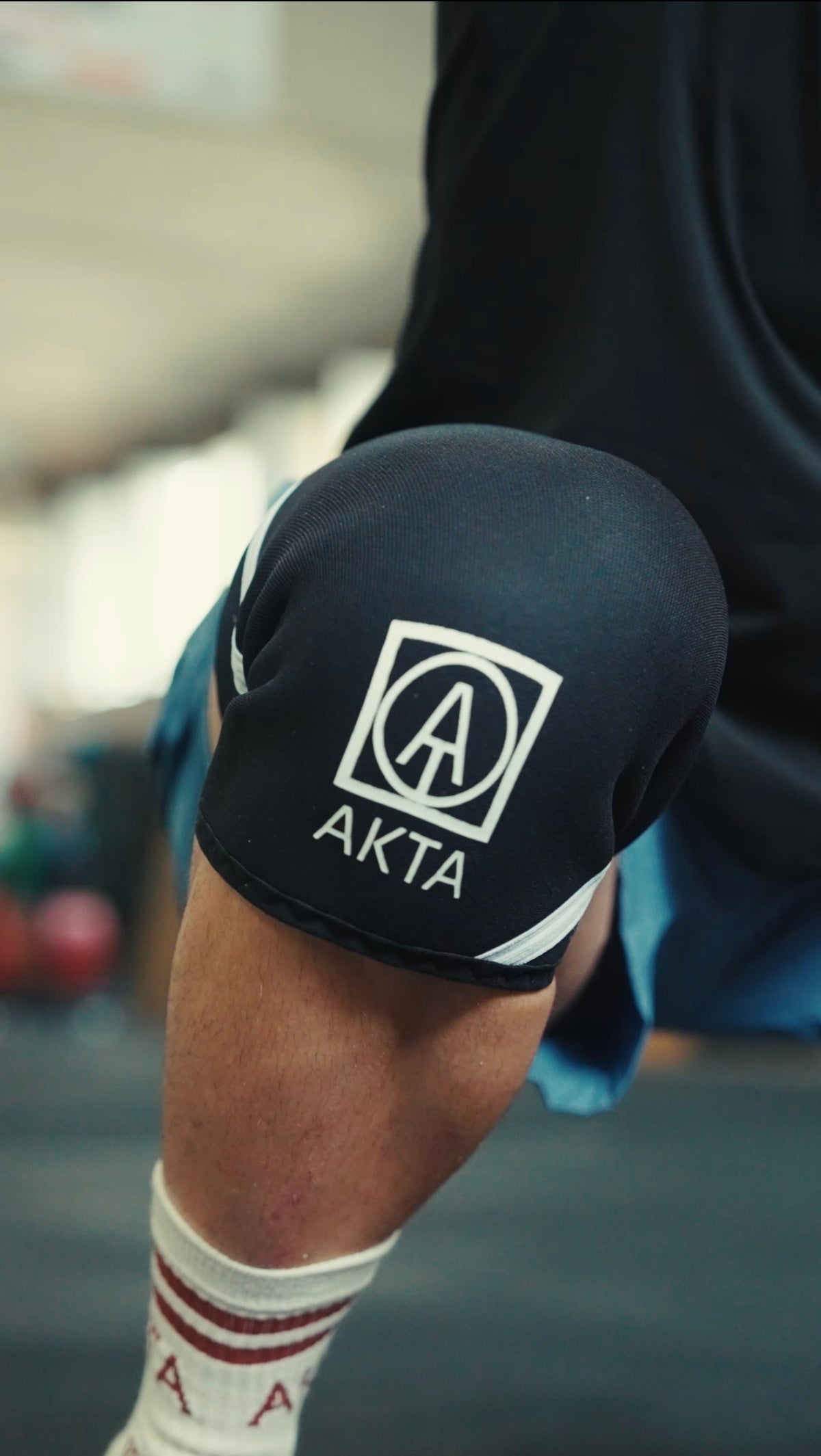 TITAN - 7 mm Knee Sleeves- Black