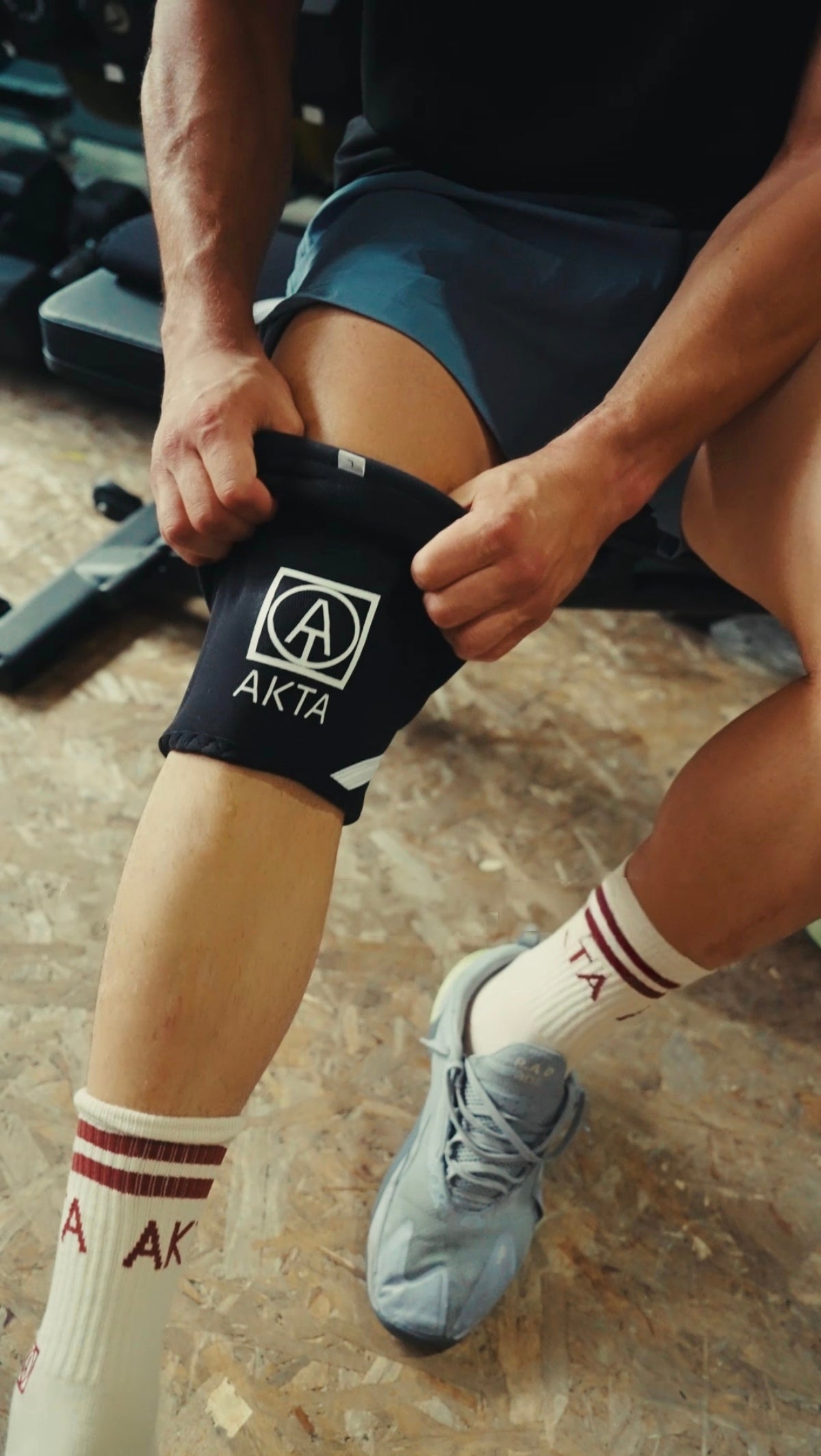 TITAN - 7 mm Knee Sleeves- Black